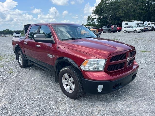 RAM 1500 Pikapai / Bortiniai sunkvežimiai