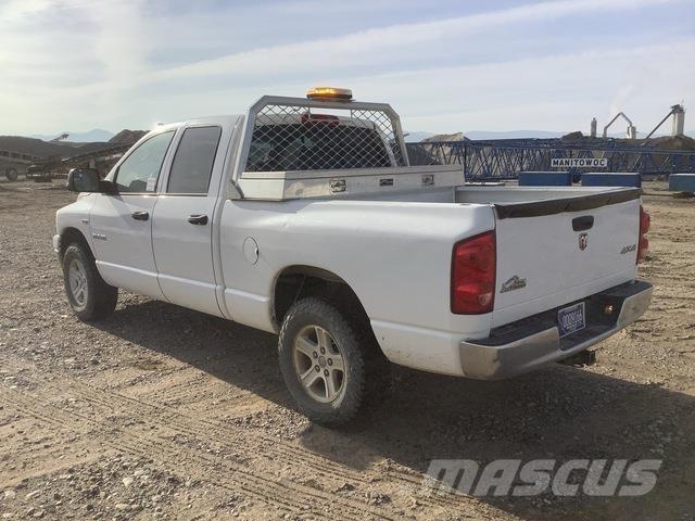 RAM 1500 Pikapai / Bortiniai sunkvežimiai