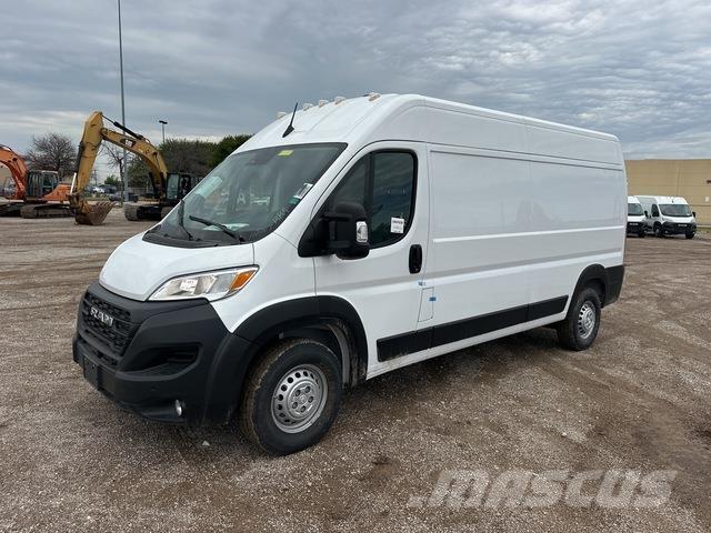 RAM 2500 Sunkvežimiai su dengtu kėbulu