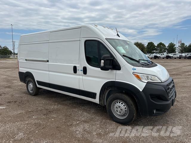 RAM 2500 Sunkvežimiai su dengtu kėbulu