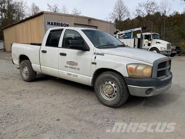 RAM 2500 Pikapai / Bortiniai sunkvežimiai