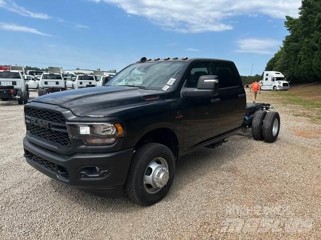 RAM 3500 Kabinos ir salonai