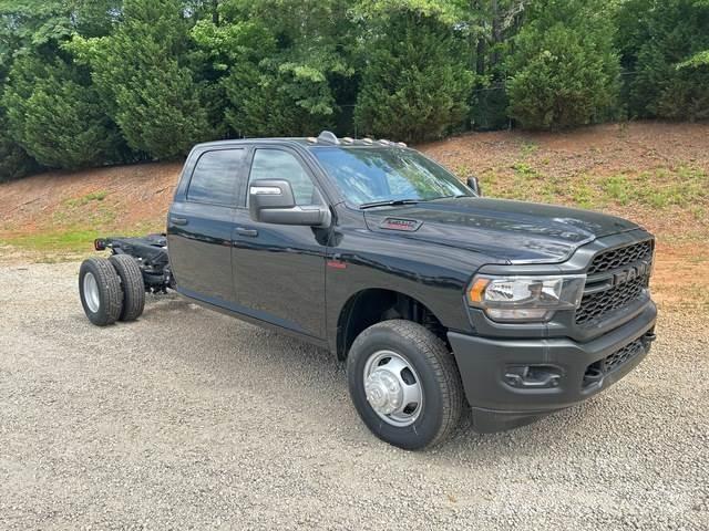 RAM 3500 Kabinos ir salonai