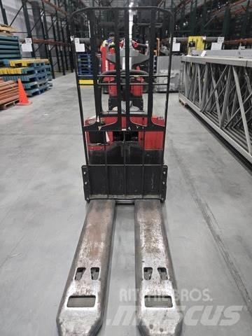 Raymond 8410 Rankiniai hidrauliniai vėžimėliai