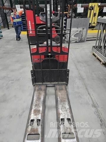Raymond 8410 Rankiniai hidrauliniai vėžimėliai