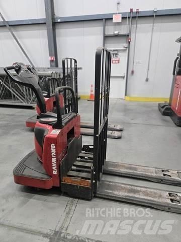 Raymond 8410 Rankiniai hidrauliniai vėžimėliai