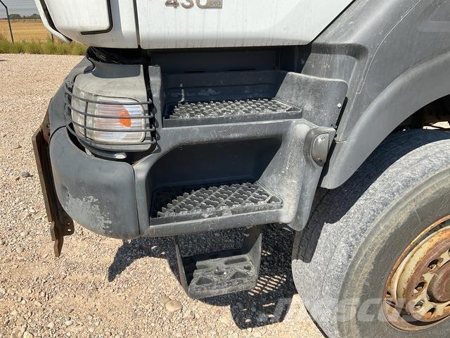 Renault Kerax Savivarčių priekabų vilkikai