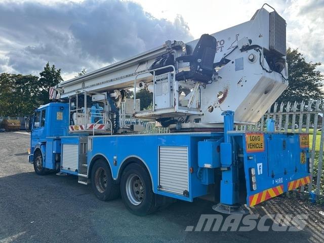 Scania P113ML Ant vilkikų montuojamos kėlimo platformos