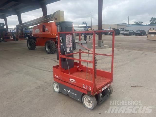 SkyJack SJ16 Vertikalūs stiebiniai keltuvai