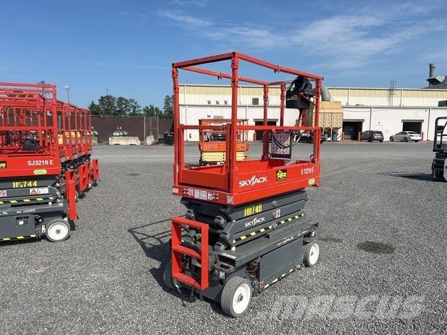 SkyJack SJ3219 Žirkliniai keltuvai