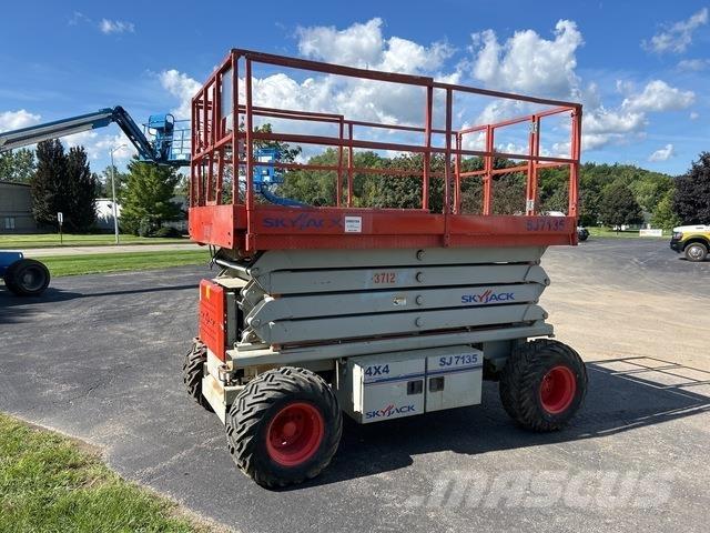 SkyJack SJ7135 Žirkliniai keltuvai