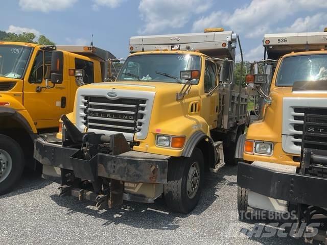 Sterling L8500 Savivarčių priekabų vilkikai