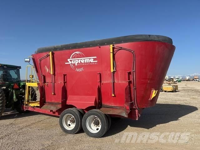 Supreme 1400T Pašarų vežimai