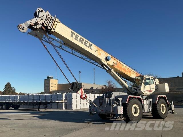 Terex RT135 Neapdoroto reljefo kranai
