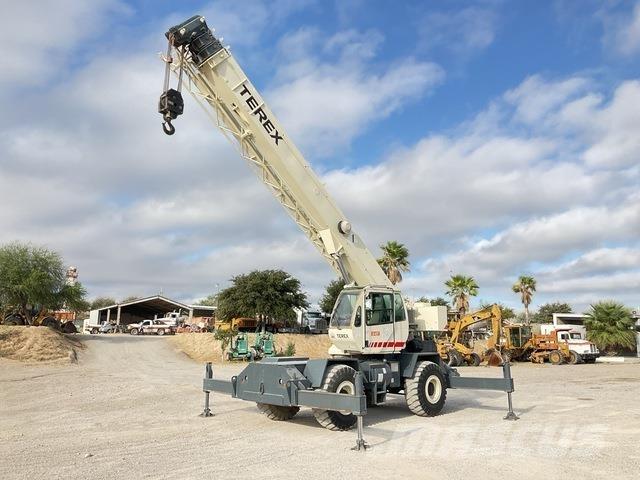 Terex RT230-1 Neapdoroto reljefo kranai
