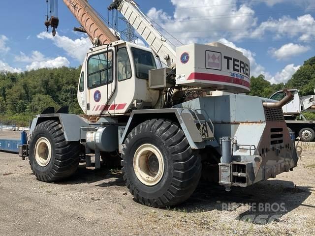 Terex RT335-1 Neapdoroto reljefo kranai