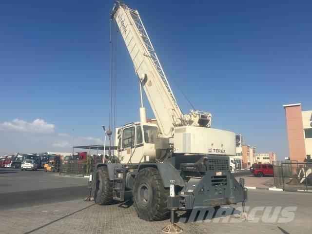 Terex RT555 Neapdoroto reljefo kranai