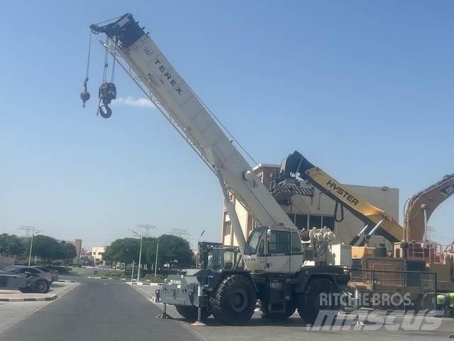 Terex RT555 Neapdoroto reljefo kranai