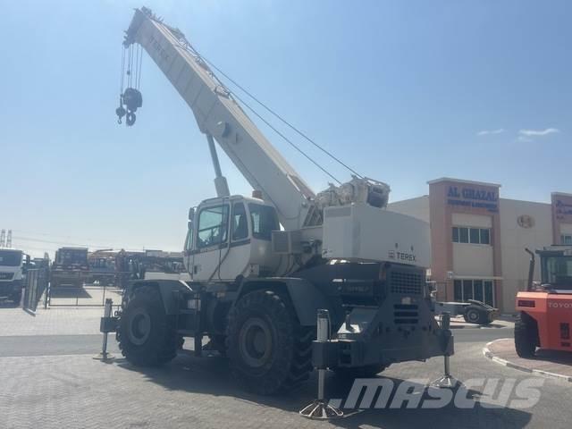 Terex RT555 Neapdoroto reljefo kranai