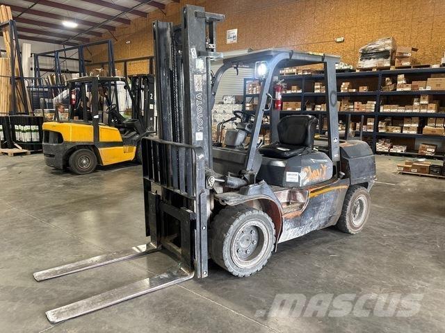 Toyota 7FDU35 Šakiniai krautuvai - Kita