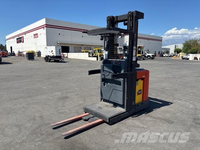 Toyota 8BPU15 Vidutinių aukščių užsakytų prekių krautuvai