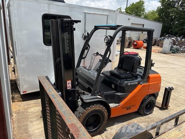 Toyota 8FGU30 Šakiniai krautuvai - Kita