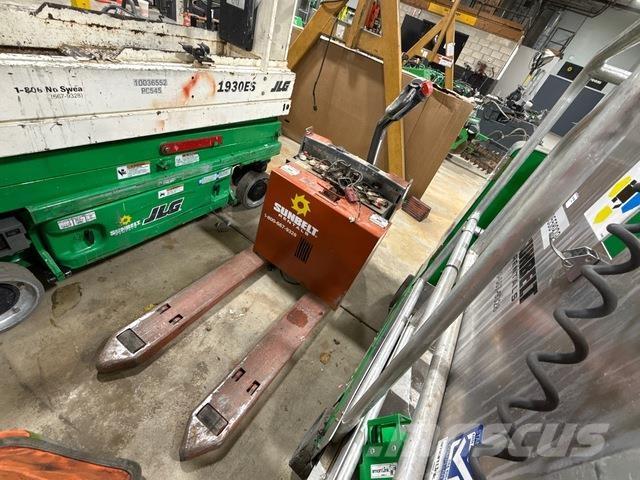 Toyota 8HBW23 Rankiniai hidrauliniai vėžimėliai