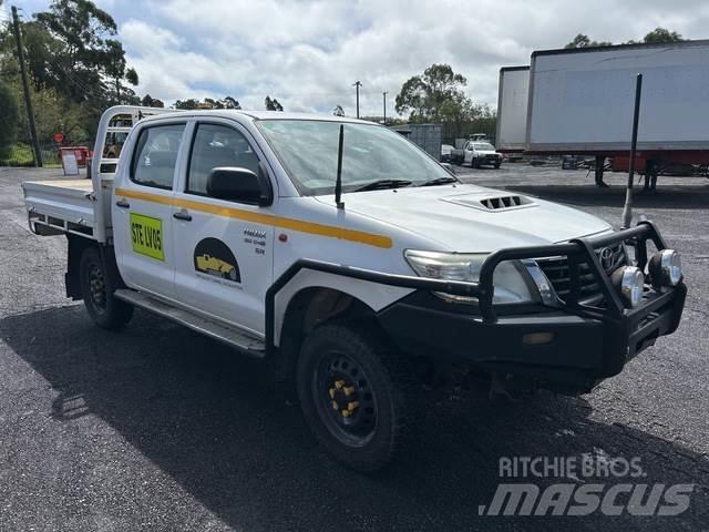 Toyota HiLux Pikapai / Bortiniai sunkvežimiai