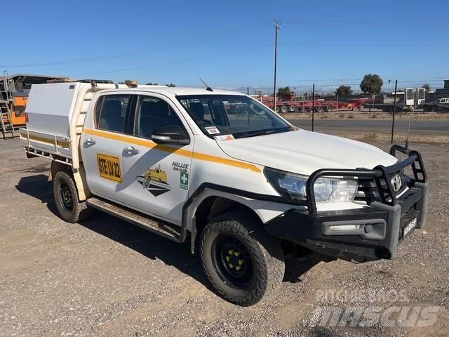 Toyota Hilux Pikapai / Bortiniai sunkvežimiai