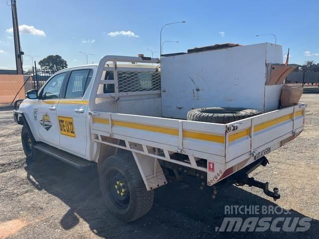 Toyota Hilux Pikapai / Bortiniai sunkvežimiai