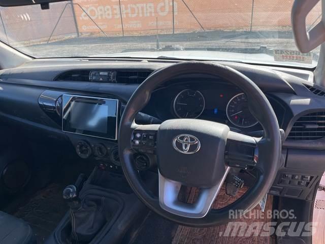 Toyota Hilux Pikapai / Bortiniai sunkvežimiai
