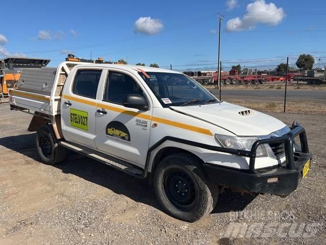 Toyota HiLux Pikapai / Bortiniai sunkvežimiai