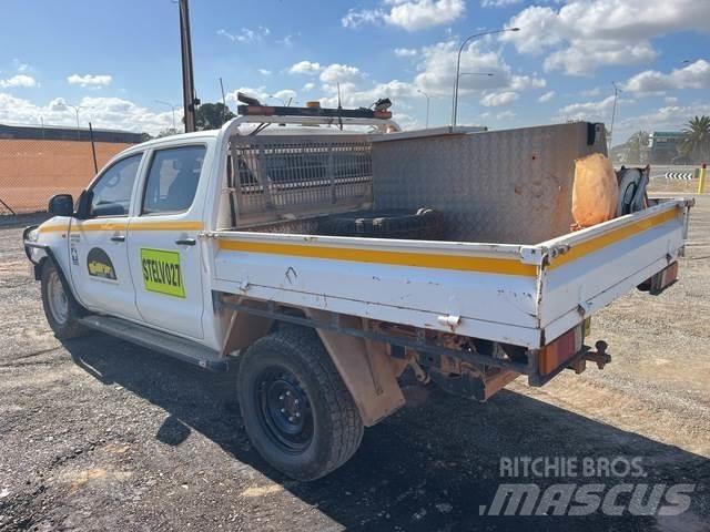 Toyota HiLux Pikapai / Bortiniai sunkvežimiai