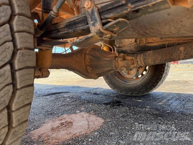 Toyota HiLux Pikapai / Bortiniai sunkvežimiai