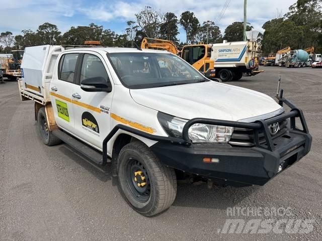 Toyota HiLux Pikapai / Bortiniai sunkvežimiai