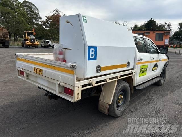 Toyota HiLux Pikapai / Bortiniai sunkvežimiai