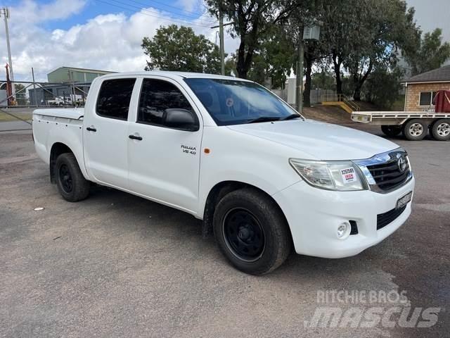Toyota Hilux Pikapai / Bortiniai sunkvežimiai