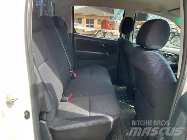 Toyota Hilux Pikapai / Bortiniai sunkvežimiai