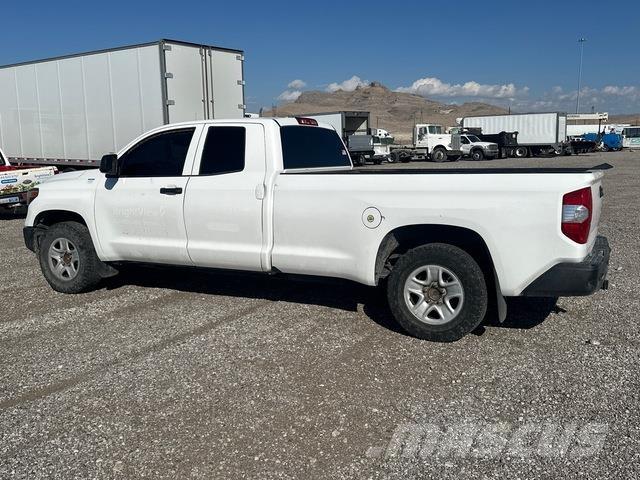 Toyota Tundra Pikapai / Bortiniai sunkvežimiai