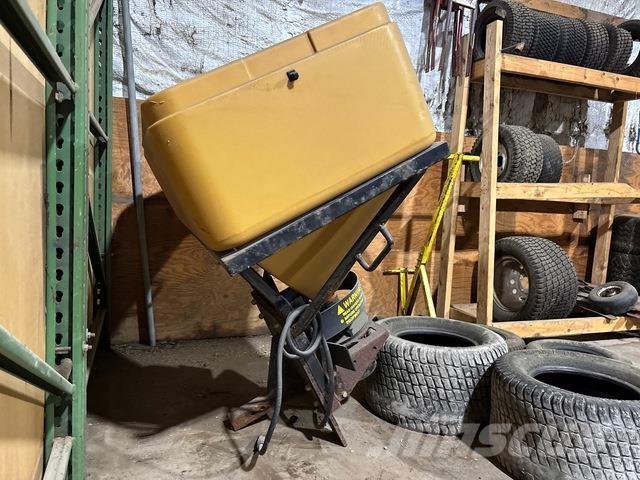  Trailhawk 750 Smėlio ir druskos barstytuvai