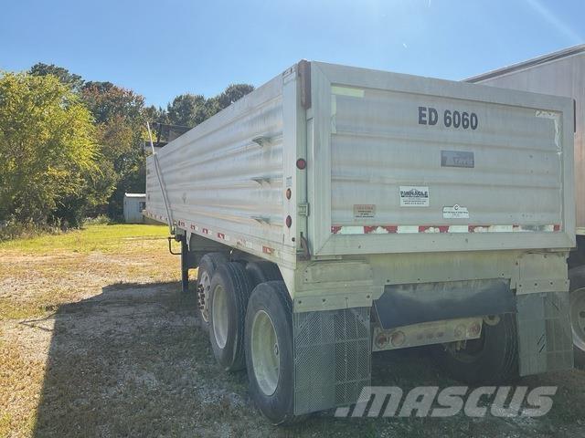 Travis  Savivartės priekabos