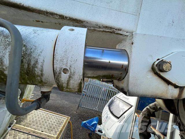 Volvo FL10 Ant vilkikų montuojamos kėlimo platformos