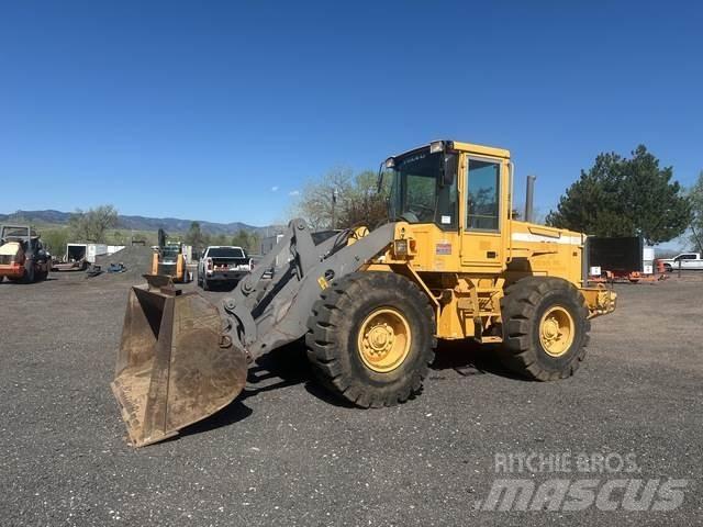 Volvo L70D Naudoti ratiniai krautuvai