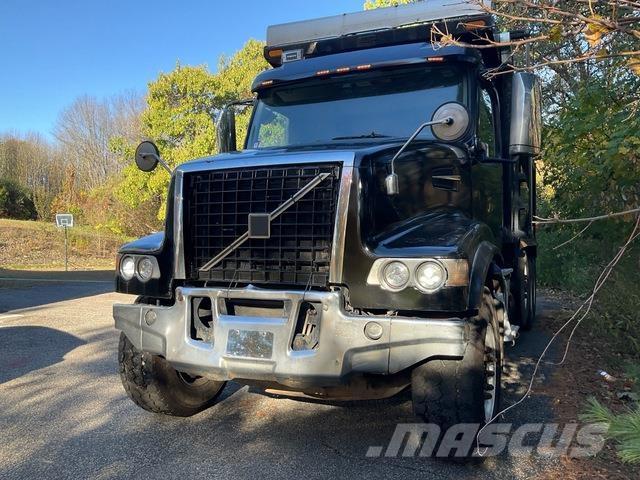 Volvo VHD Savivarčių priekabų vilkikai