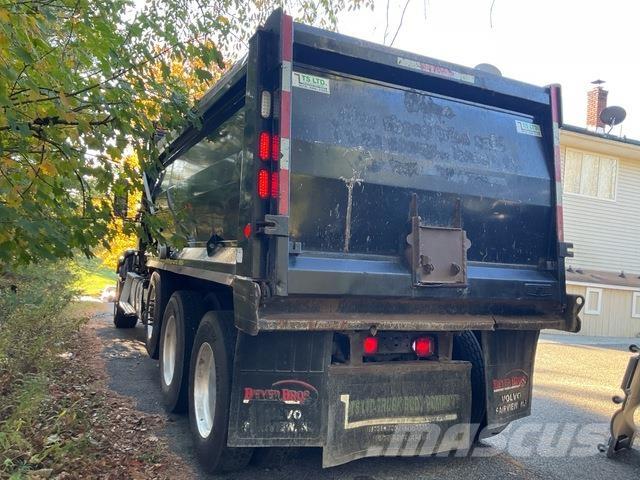 Volvo VHD Savivarčių priekabų vilkikai