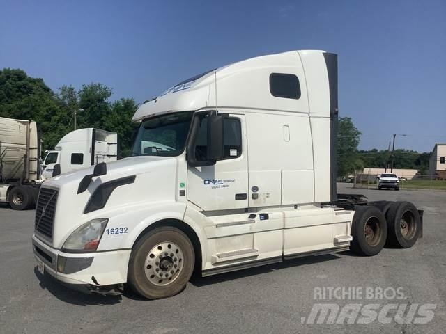 Volvo VNL Naudoti vilkikai