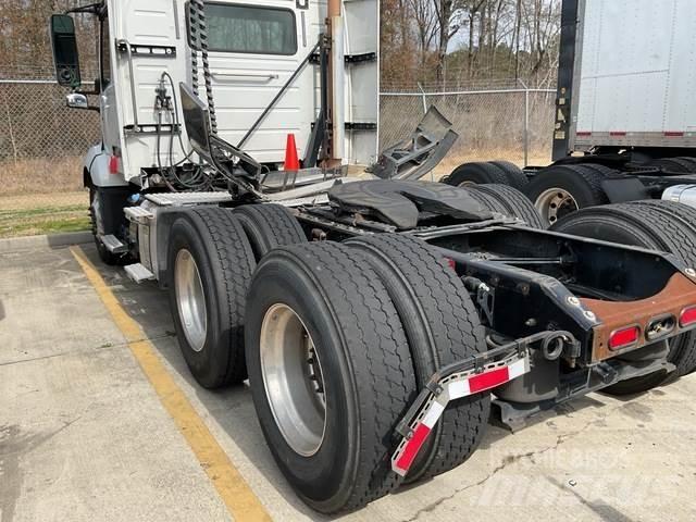 Volvo VNL Naudoti vilkikai