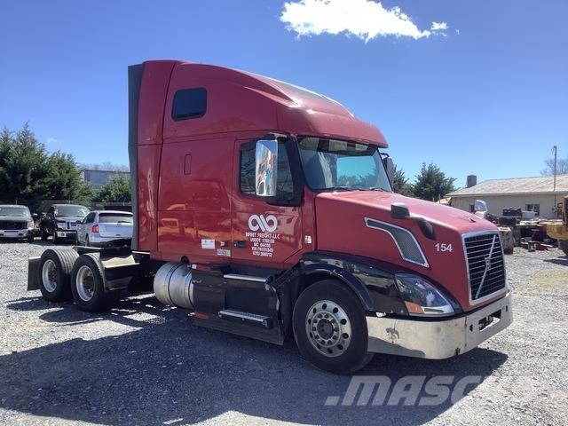 Volvo VNL Naudoti vilkikai