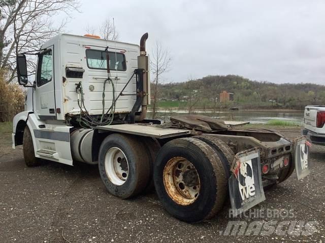 Volvo VNL Naudoti vilkikai
