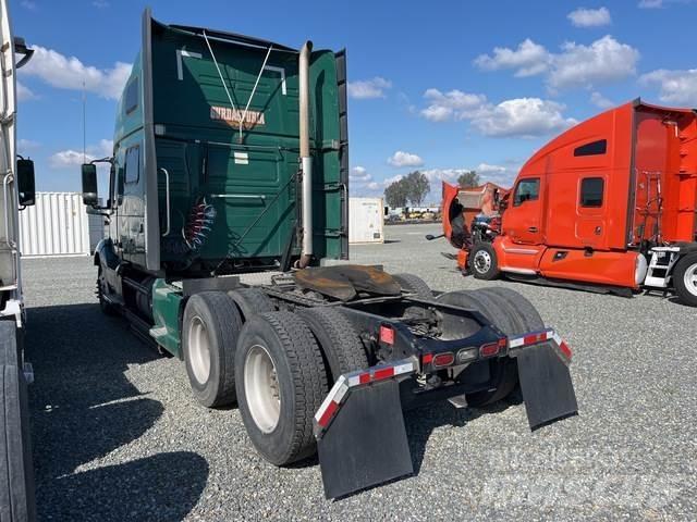 Volvo VNL Naudoti vilkikai